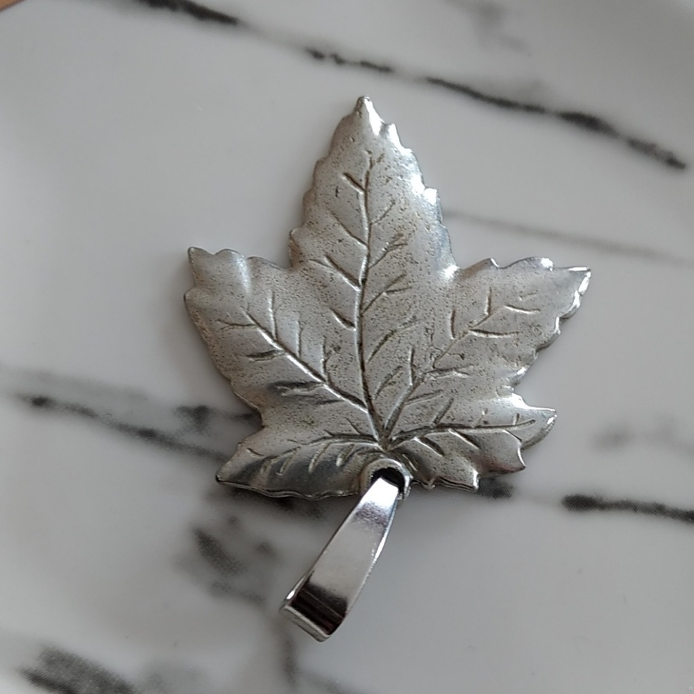 💰Silver leaf pendant